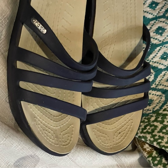Crocs dark blue Sandals! Wedges! Size 10.pre owned. Great condition! - Picture 2 of 9